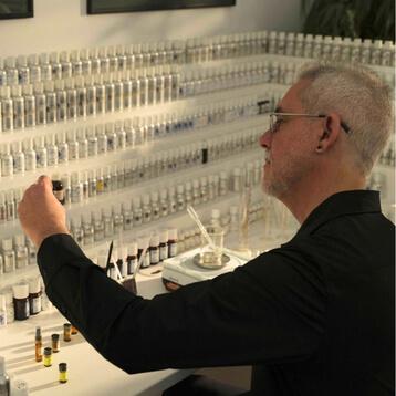 Daniel_Josier_perfumista